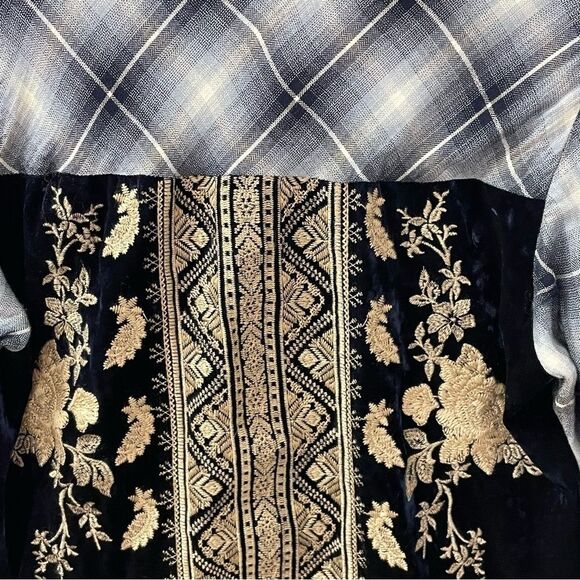 Andree by Unit Plaid Shirt with Flower Embroidery Navy White Women’s Size Small - Picture 5 of 8